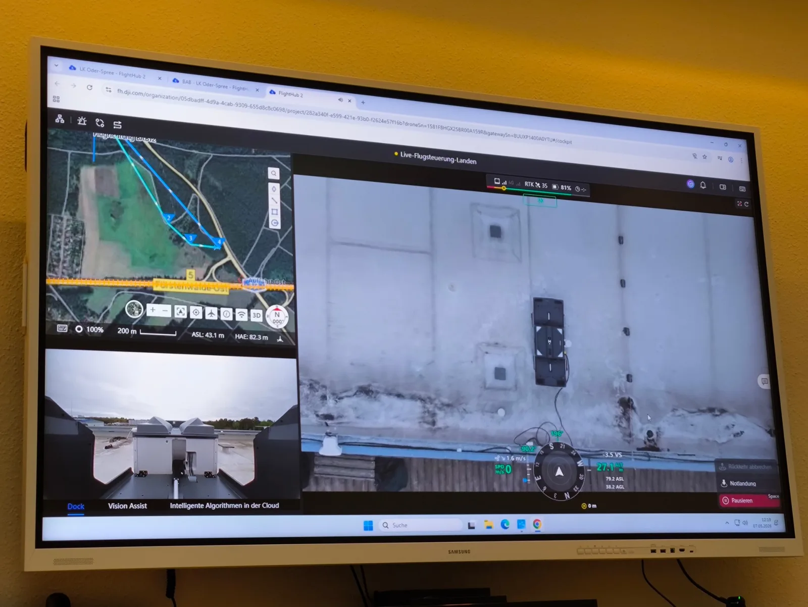 Cockpit-Ansicht in DJI FlightHub 2 während der Landung in der Dock